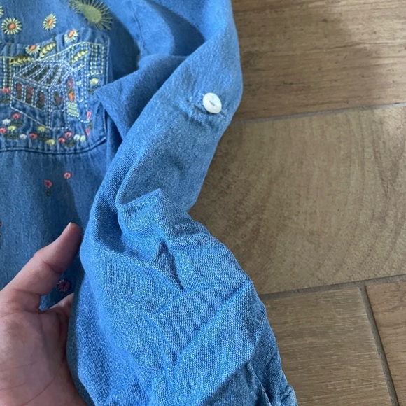 Teddi Vintage Denim Floral Embroidered Denim Button Down Shirt Women's Medium - Picture 4 of 9